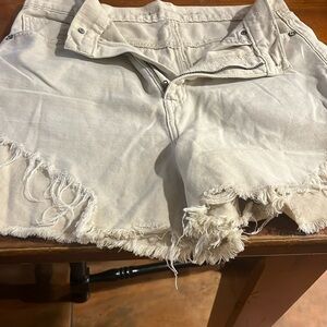 American Eagle size 8 beige shorts